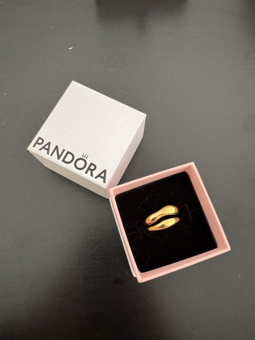 Anel dourado Pandora 2 em 1