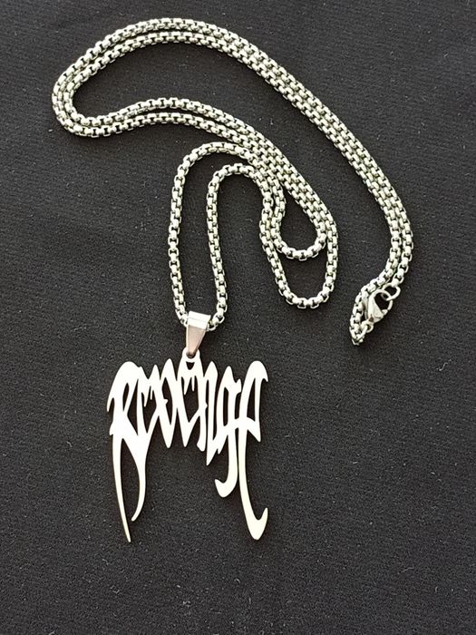 Naszyjnik, wisiorek z łańcuszkiem Revenge