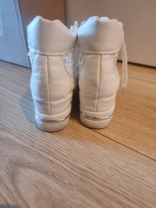 Trampki na koturnie z koronką koronkowe białe 37