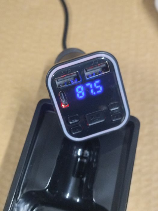 Transmiter FM z ładowarką