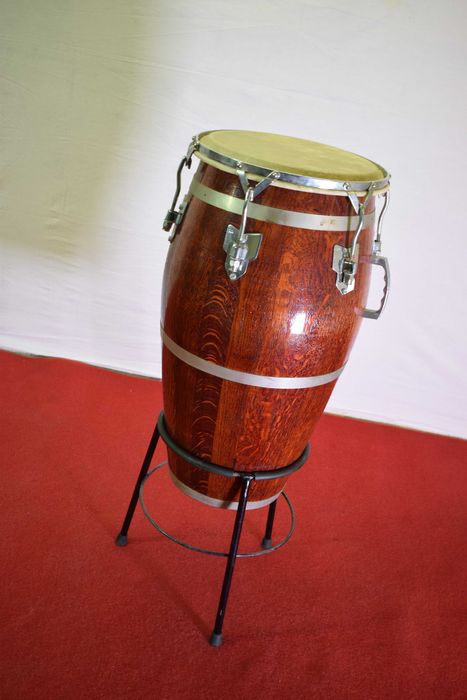 Congas Com Tripé estado Novo São Pedro Do Sul, Várzea E Baiões • OLX Portugal