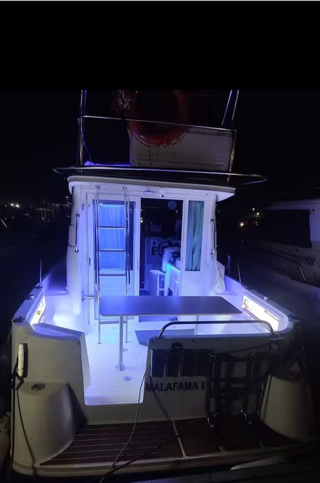 Passeios de barco ou aluguer para estadia