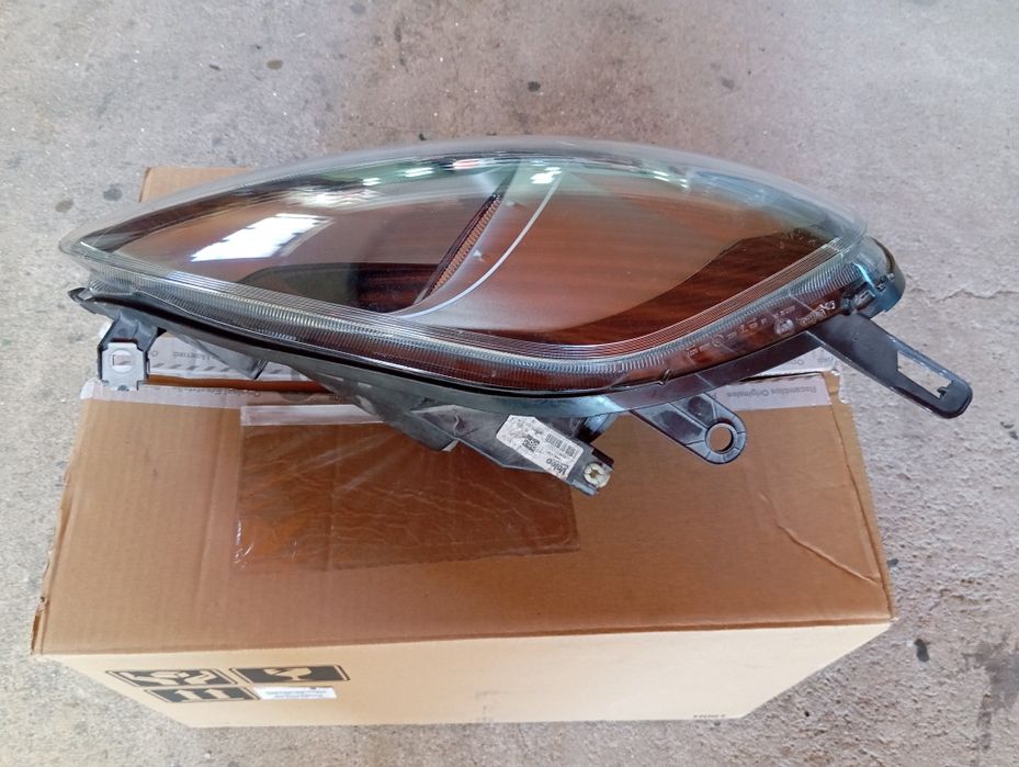 Ótica  direita Fiat Punto ano 2016