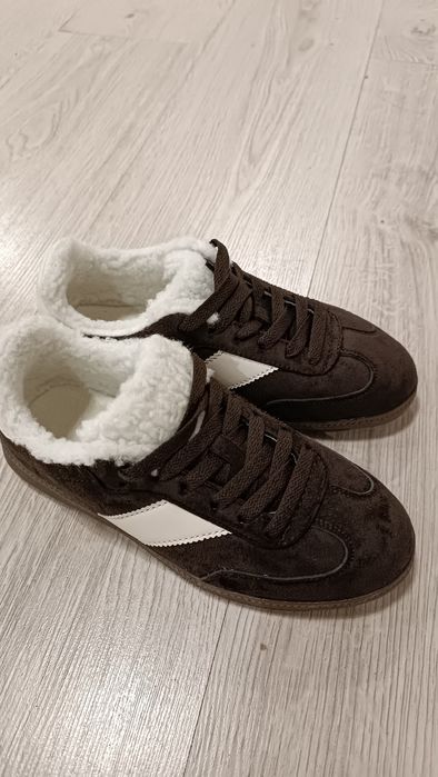 Нові кросівки,теплі