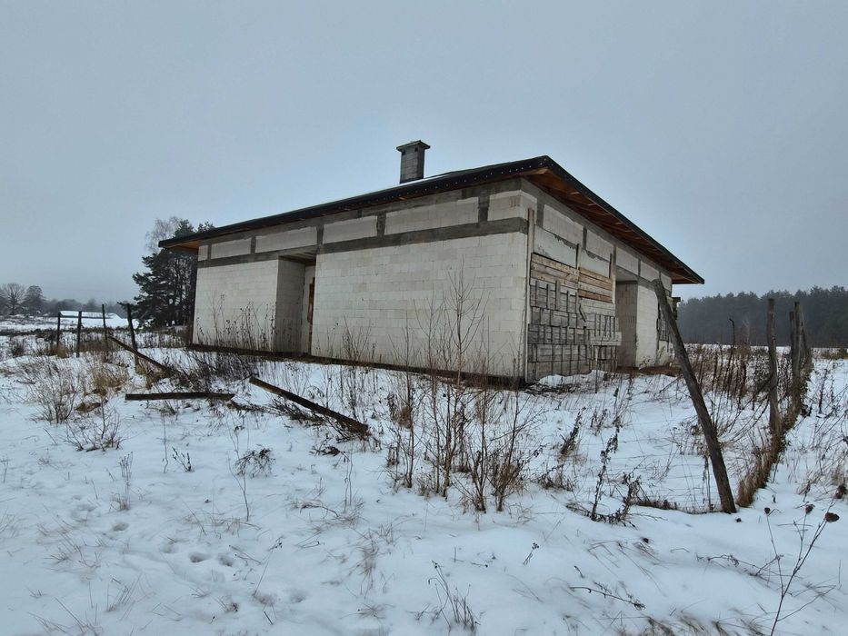 Działka z domem w stanie surowym – sprzedam