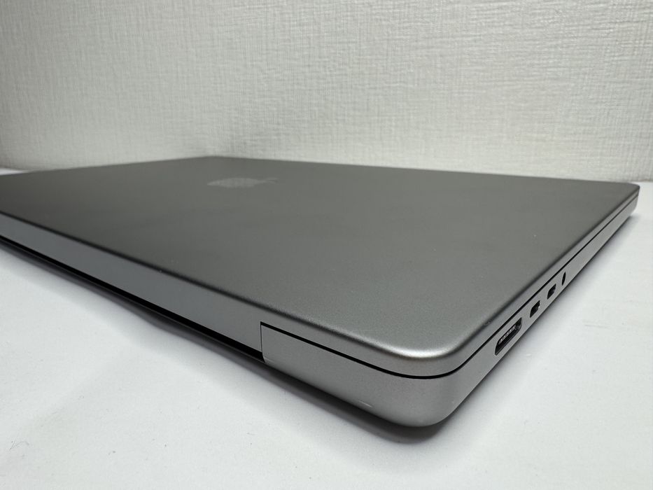 MacBook Pro Retina 16 2021 M1 Pro /16GB,1TB SSD Space