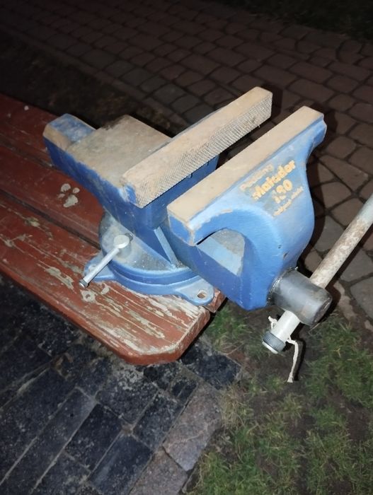 Duże imadło kute Matador 180 z obrotnicą