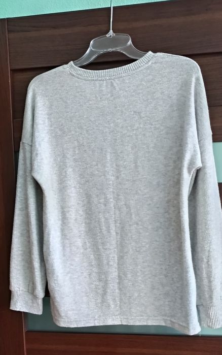 Szary sweterek M