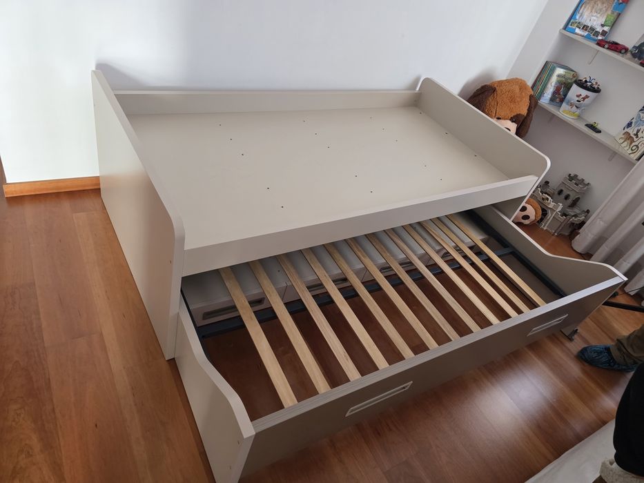 Cama solteiro com gavetão bom estado