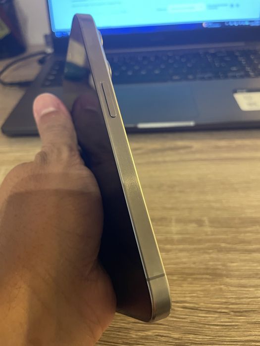 iPhone 15 Pro  sem marcas de uso