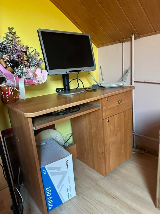 Drewniane Biurko, bez uszkodzeń