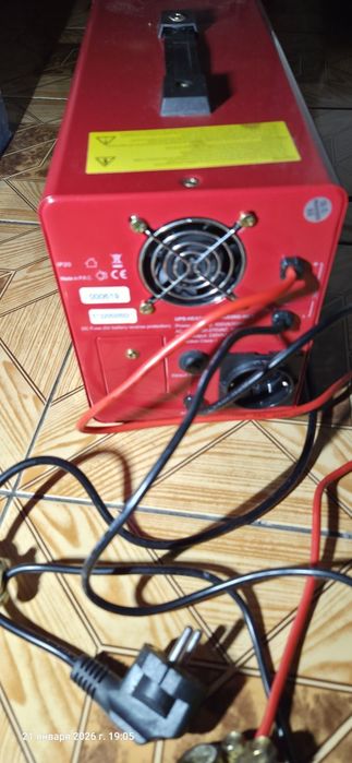 Джерело безперебійного живлення 12V/220V