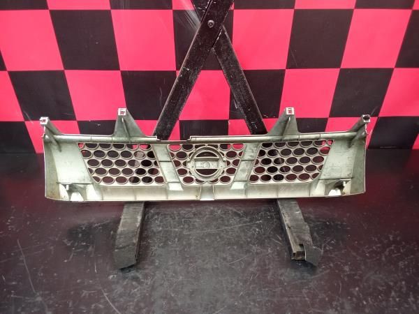 Grelha frente NISSAN Navara Pick Up (D22)