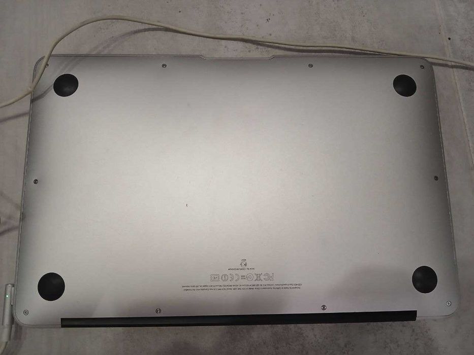 Несправний macbook air a1370. На запчастини