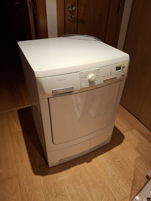 Máquina de secar roupa, funcional, mas com avaria