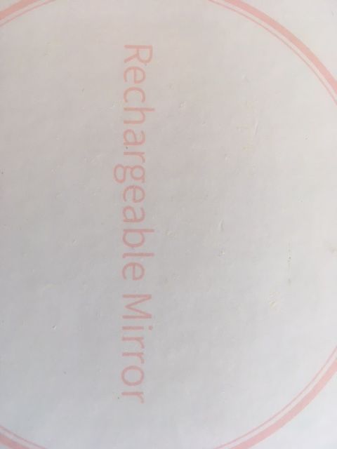 Dois em um: é um espelho e um power bank NOVO64563906012929121