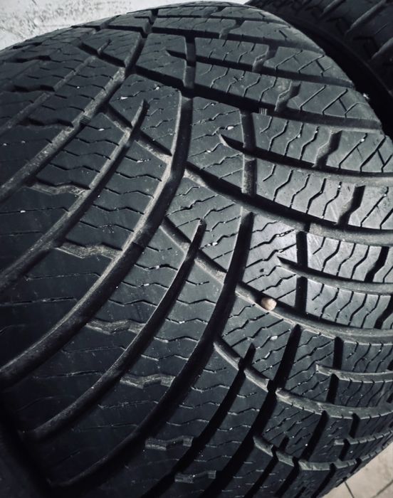 Stan bdb 7,5mm 2022r cena za 4szt Berlin Allseason- 235/35/19