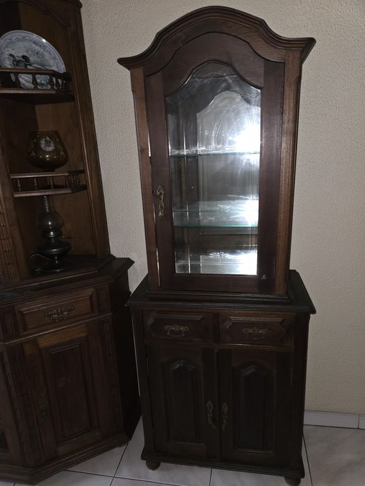 Armário com vitrine