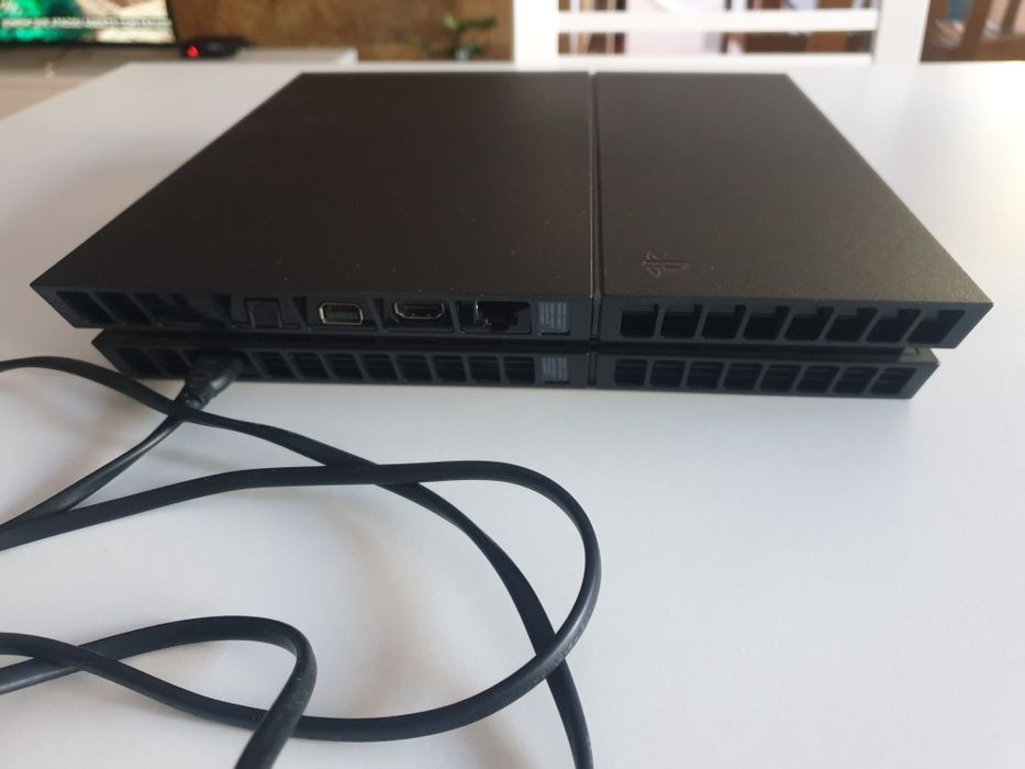 PS4 usada e em bom estado