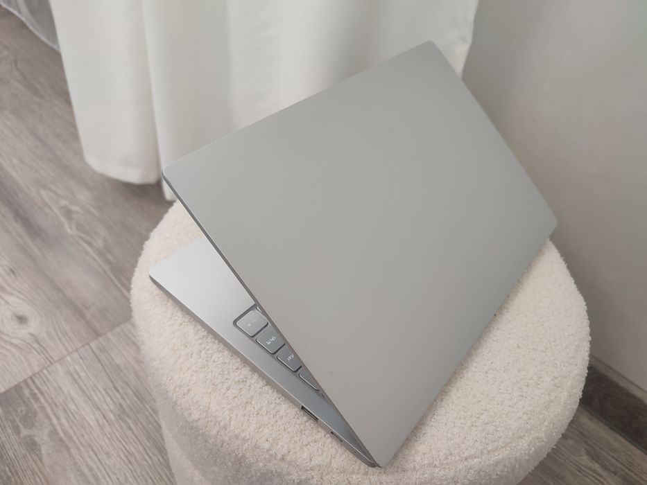 Ультрабук Xiaomi Mi Notebook Air 12.5" / Core m3-7Y30 / 4GB / SSD 128GB АКБ  5-6год