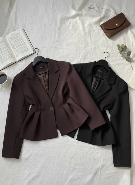 Базовий піджак з підкладкою та формованими плечиками