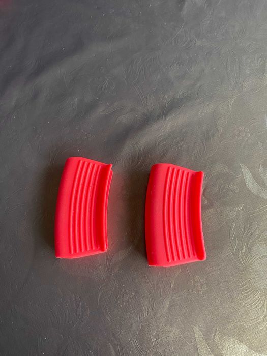 Utensílios de cozinha vários em vermelho