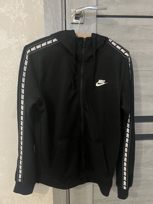 Продам, кофту Nike