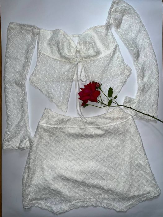 Жіночий білий комплект із спідницею