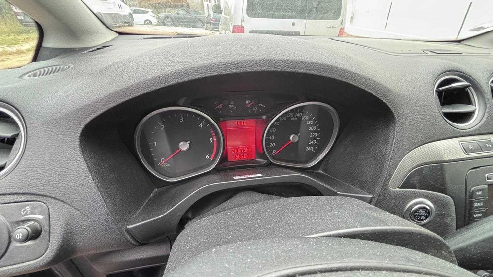 Viatura Usada Ford S-Max 1.6 TDCi 115cv 2014 – Avariada / Para Reparação