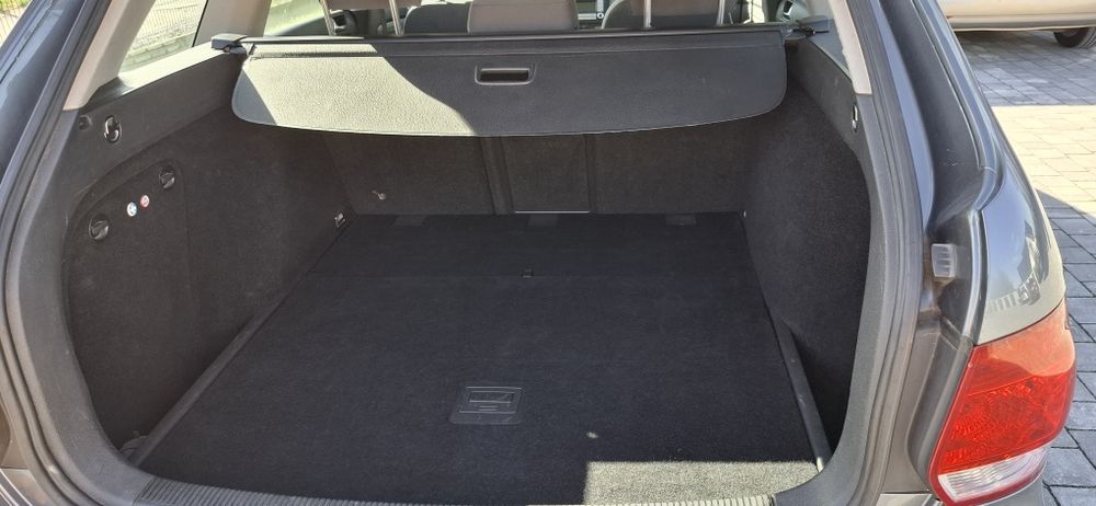 VW Golf kombi 1.6 MPI 102 konie rok 2008