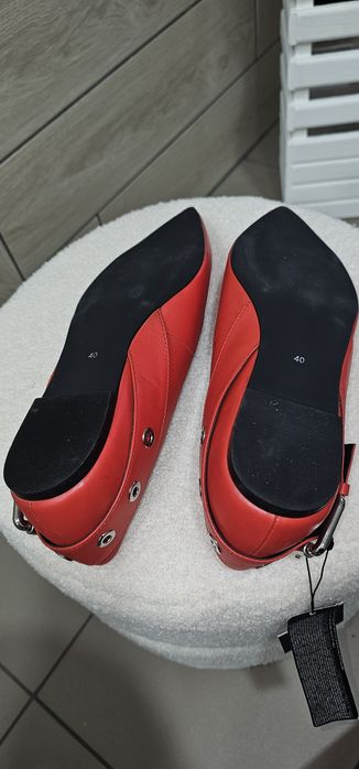 Продам новые туфли на низком ходу