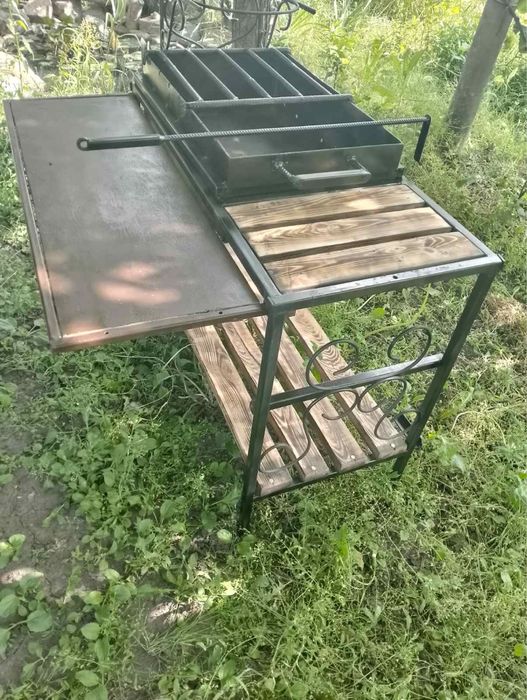 Мангал  с большим столом!