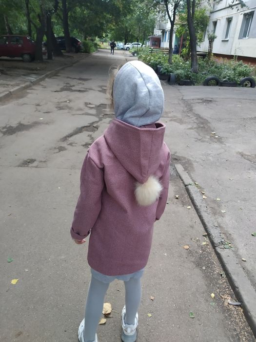 Продам Деми пальто для девочки рр 134 Sinsay,новое