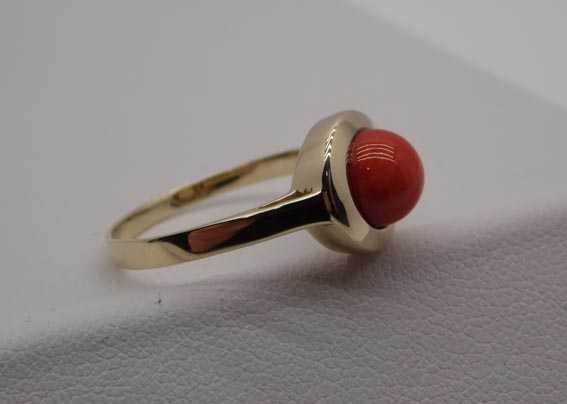 Złoty pierścionek naturalny koral półkula R.17