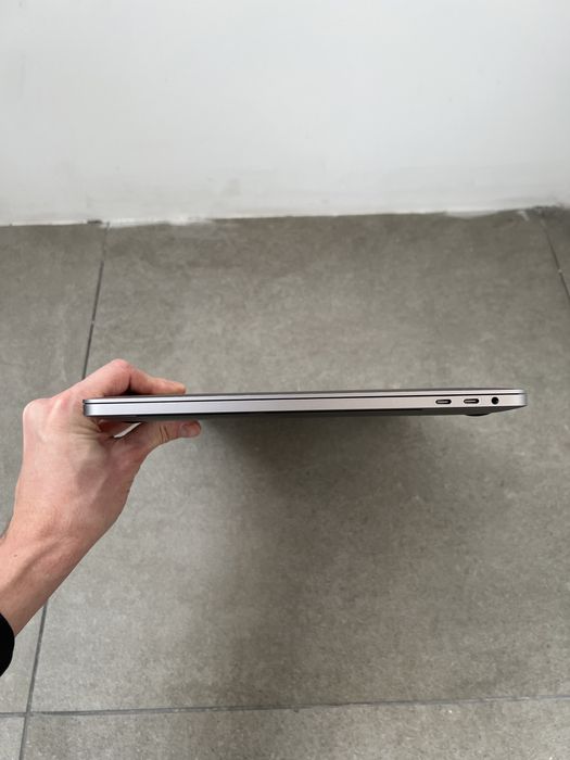 590$ MacBook Pro 16 2019 MVVJ2 2,6GHz / i7 / 16 GB / 512gb SSD