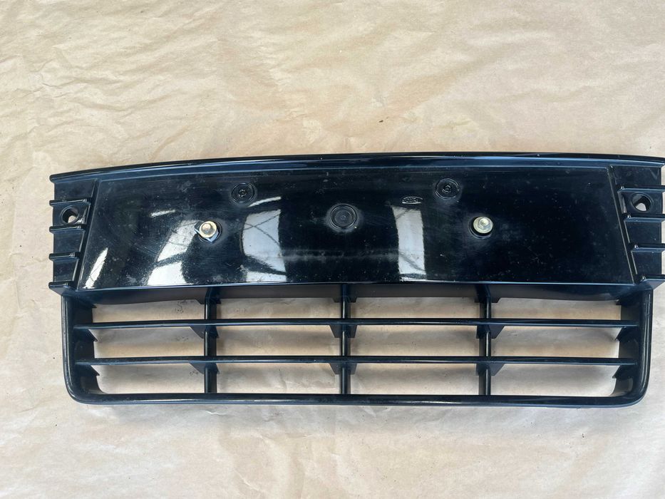 Ford Focus mk3 kratka zderzaka przedniego