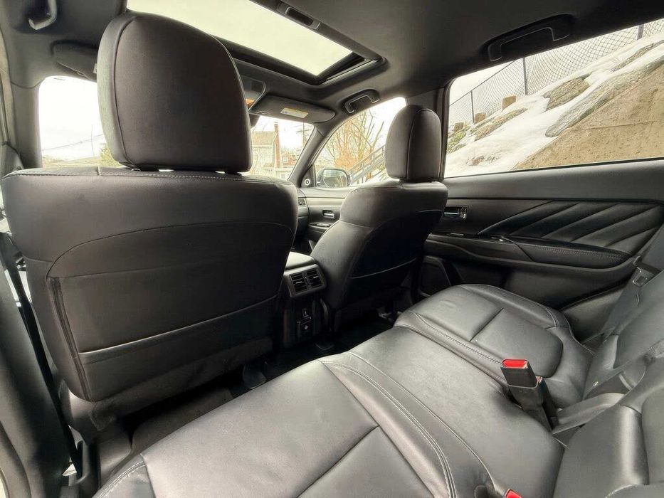 Mitsubishi Outlander PHEV      2020