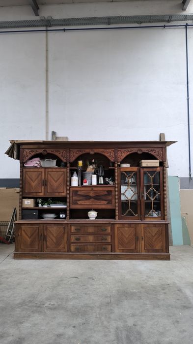 Móvel antigo em bom estado