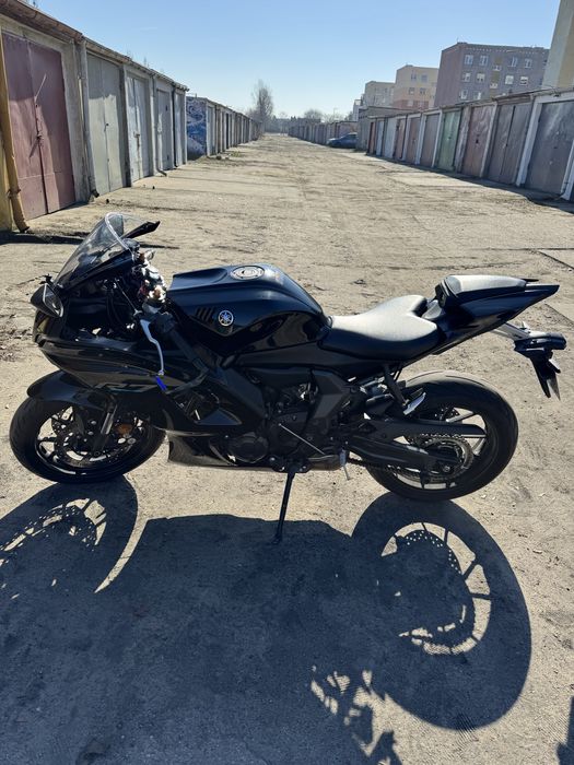 YAMAHA R7 2023.