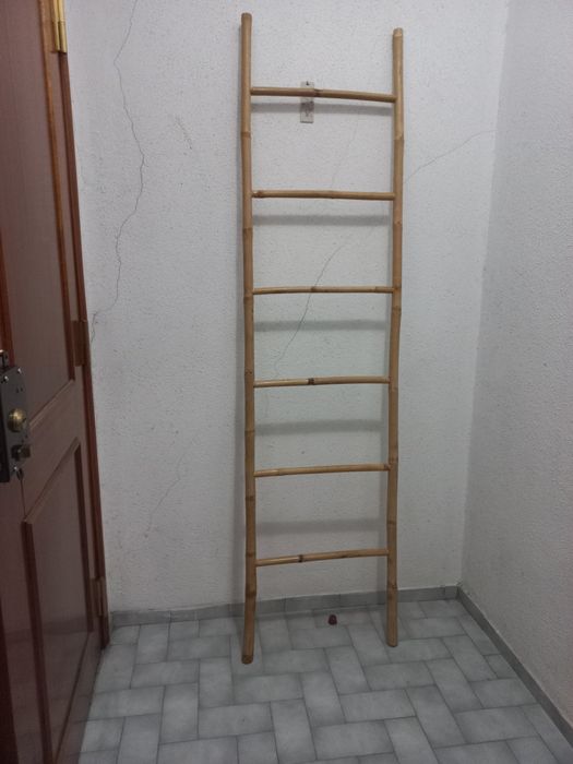 Toalheiro de Escadas em Bambu