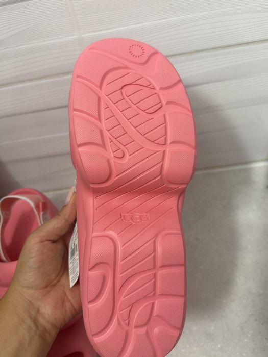 Босоніжки UGG, жіночі