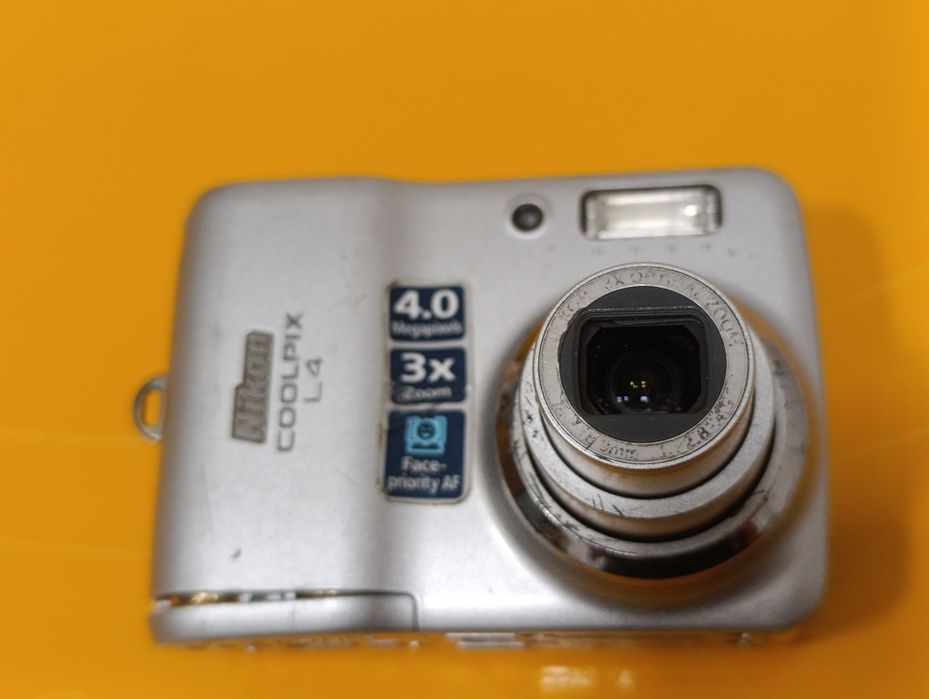 Aparat cyfrowy kompaktowy Nikon Coolpix  L4, na baterie AA, 99% OK