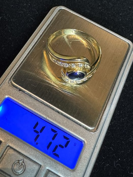 Anel ouro 19.2k com safira e zicornias