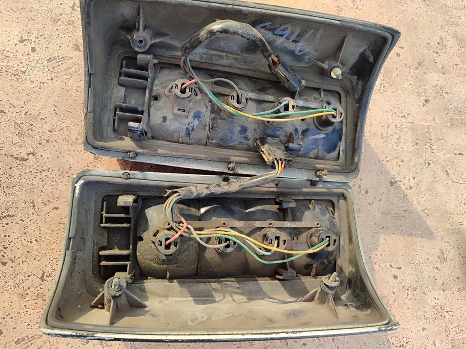 Задние фонари на бус.