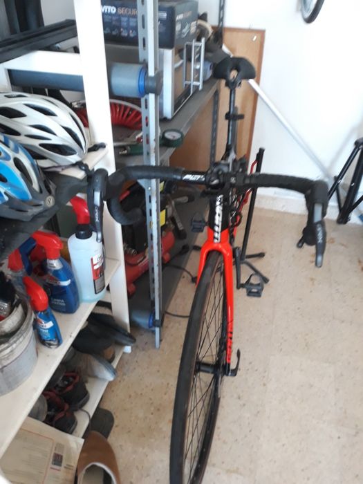 Bicicleta Giant com DI2 e  rodas de alumínio
