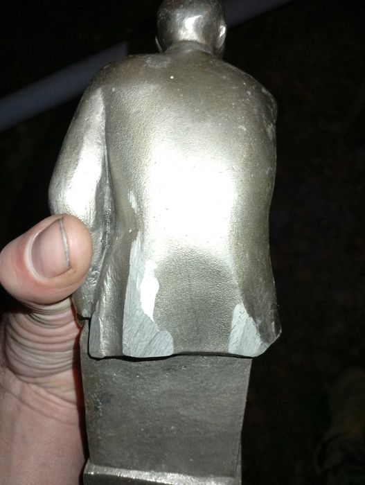 Лот 3 бюста Ленина, бюст Есенина, статуи Ленина и молотоборца