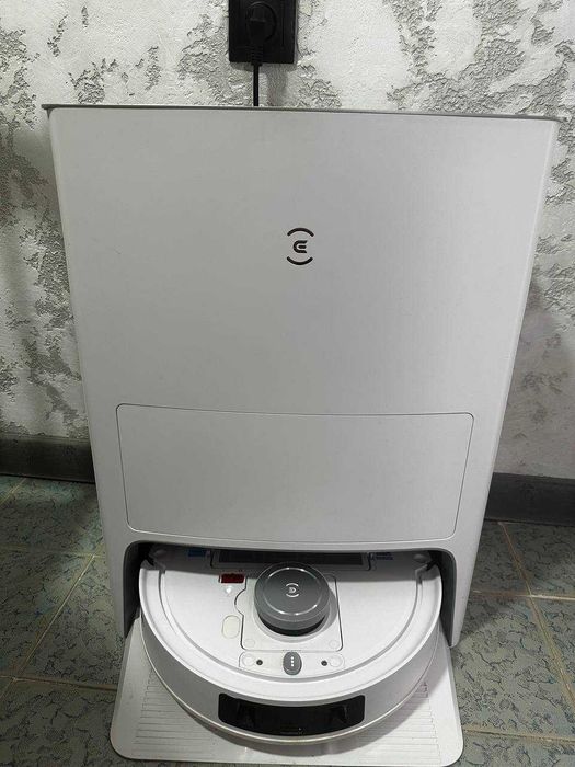 Миючий робот пилосос зі станцією ecovacs t20 omni стан чудовий!