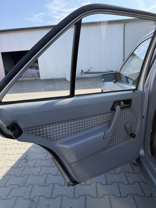 Mercedes W201 (190)
