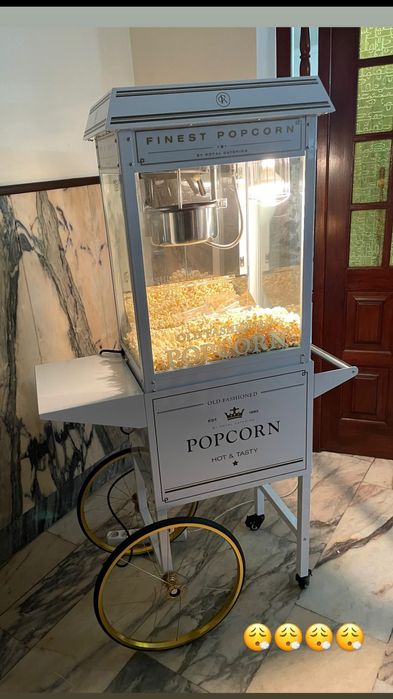 Insuflável + máquina de pipocas