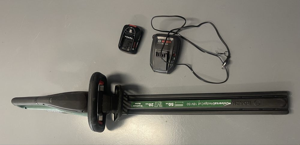 Corta-Sebes a Bateria Bosch UniversalHedgeCut 18V-55 (Como Novo)